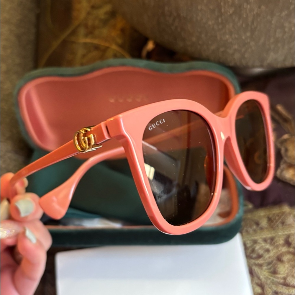 Authentic GUCCI 54 cat eye square Acetate logo sunglasses